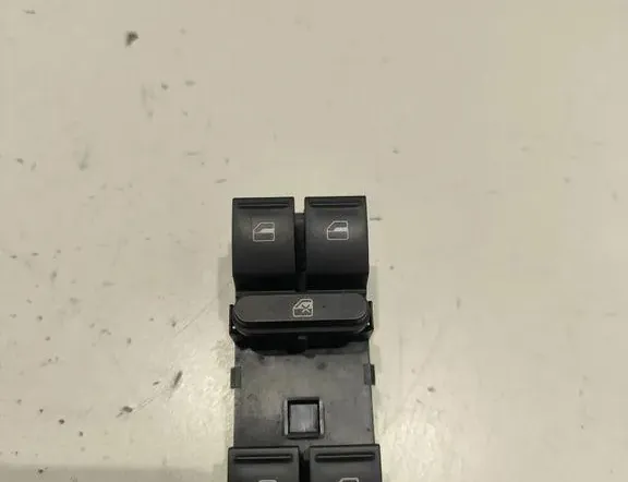 VOLKSWAGEN Golf 5 generation (2003-2009) Bakre höger dörrfönsterkontrollbrytare 1K4959857CREH,1K4959857B 33199880