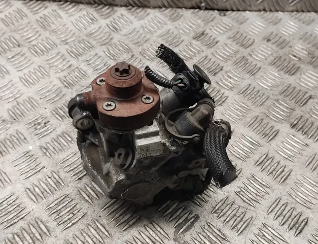 VOLVO XC60 1 generation (2008-2017) Bensinpump 0445010618 33915238