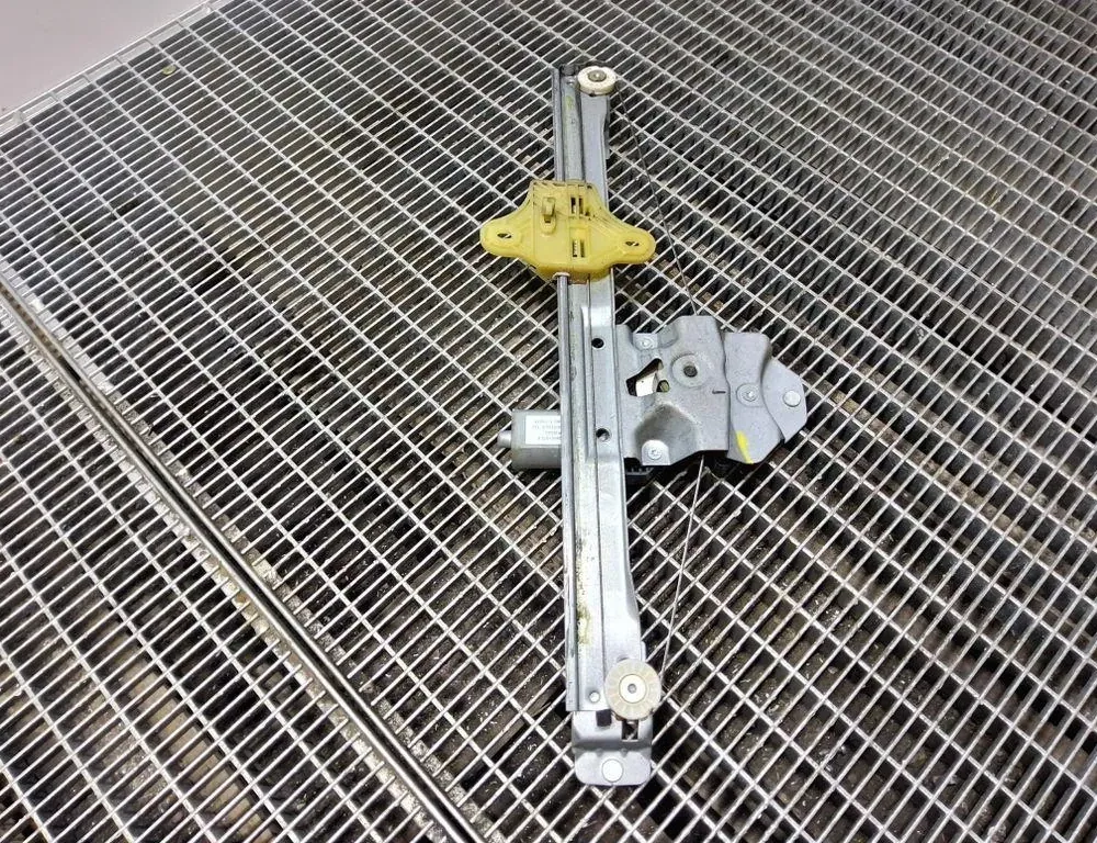 RENAULT Clio 4 generation (2012-2020) Vänster främre fönsterhissare 128001072E,9030294E 33225514