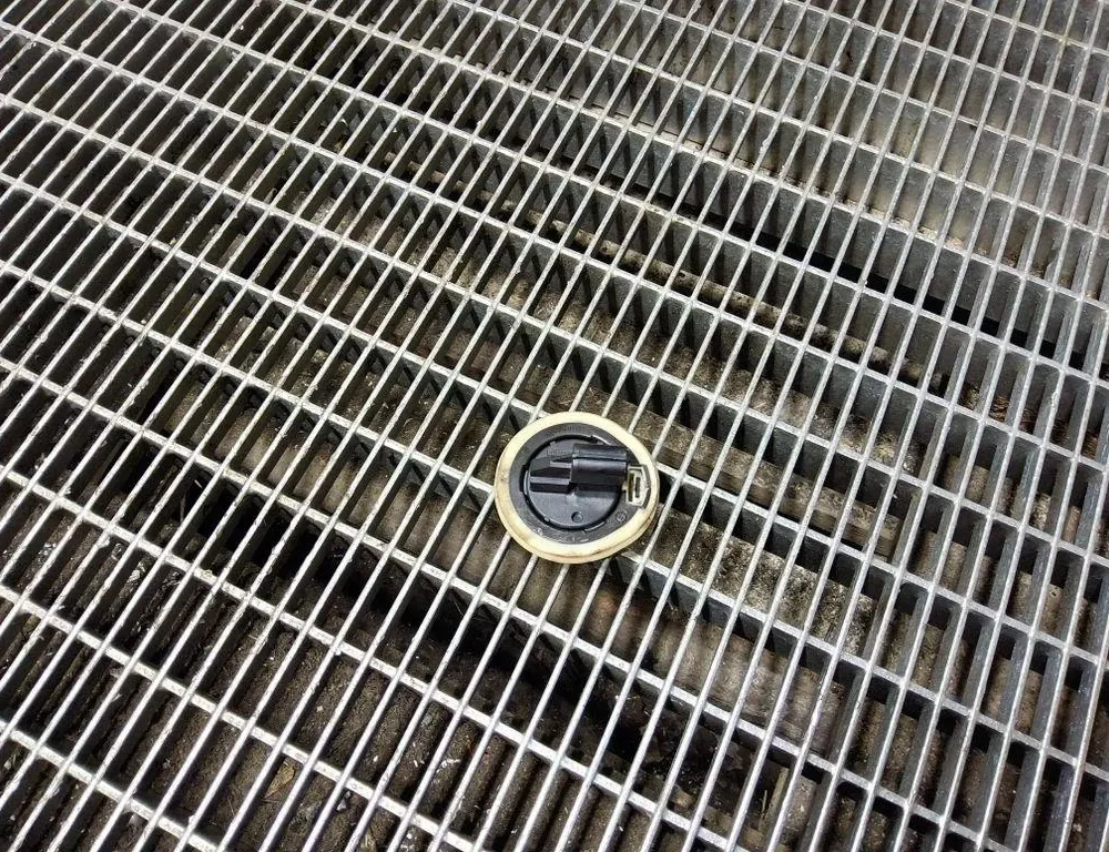 RENAULT Clio 4 generation (2012-2020) Höger sida stötsensor 988304048R 33225526