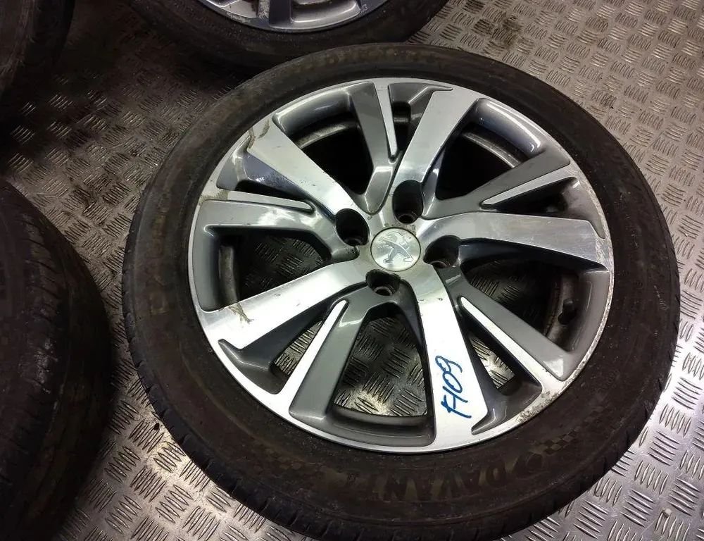 PEUGEOT 2008 2 generation (2019-2023) Bakre höger tröskelkant 33401061