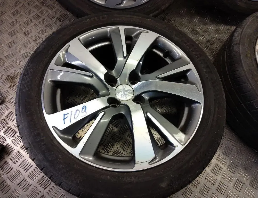 PEUGEOT 2008 2 generation (2019-2023) Bakre höger tröskelkant 33401061