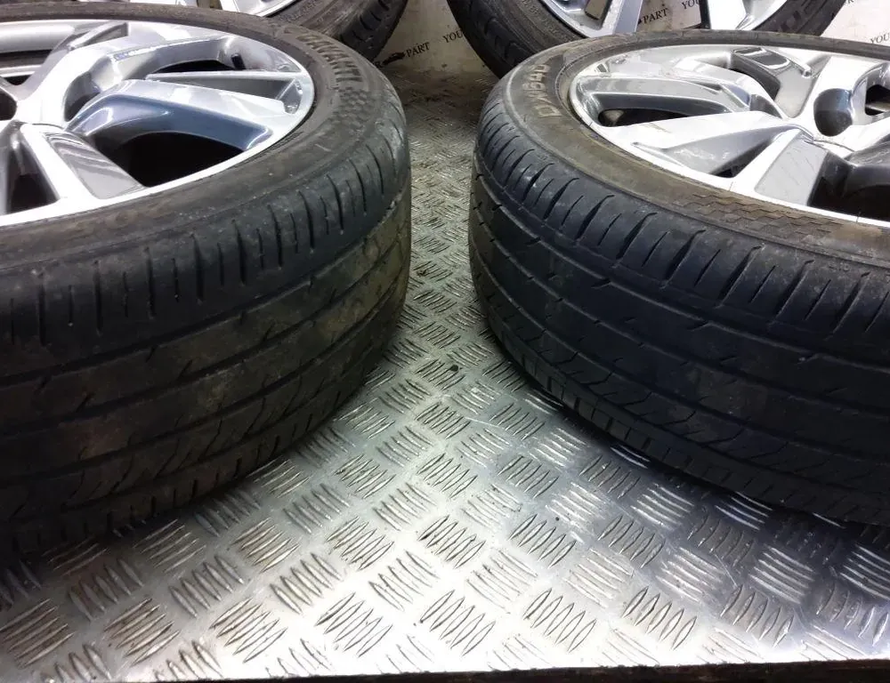 PEUGEOT 2008 2 generation (2019-2023) Bakre höger tröskelkant 33401061