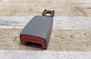 TOYOTA Previa 2 generation (2000-2006) Höger baksätesspänne D016001 32984505