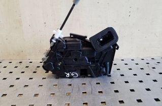 VOLKSWAGEN Passat Variant 1 generation (2010-2024) Bakre höger dörrlås 5E0839016 26201527