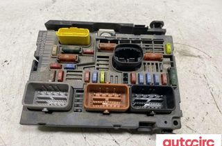 PEUGEOT 3008 1 generation (2010-2016) Säkringsbox 9807028580,9667044980 33010784