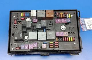 OPEL Astra K (2015-2021) Säkringsbox 39102253 33076339