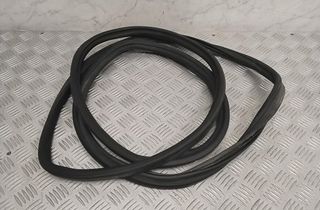 PORSCHE Cayenne 958 (2010-2018) Bakdörrens tätningsgummi (på karossen) 7P5827705D 32800051