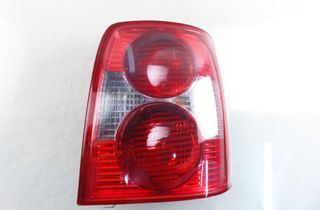 VOLKSWAGEN Passat B5 (1996-2005) Bakre höger bakljuslampa 32993872