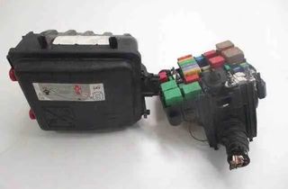 PEUGEOT 2008 2 generation (2019-2023) Säkringsdosa 9804848580 32474496