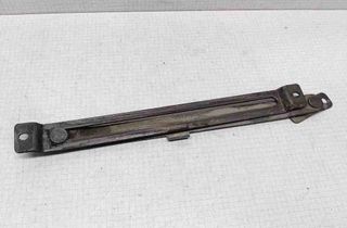 FORD Maverick 1 generation (1993-1998) Höger sida baklucka gångjärn 32537503