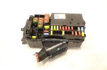 OPEL Astra K (2015-2021) Säkringsbox 32906619