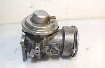 VOLKSWAGEN Passat B5 (1996-2005) Gasspjällskropp 32941985