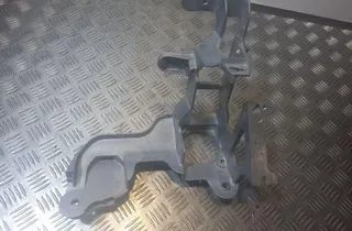 AUDI A8 D2/4D (1994-2002) Bromspedalhållare 4G1723117 33413598