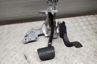 AUDI A4 B9/8W (2015-2024) Bromspedalhållare 8W1723117,8W1723523 33443747