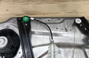 MERCEDES-BENZ C-Class W204/S204/C204 (2004-2015) Vänster främre fönsterhissare A2047200279 33118539