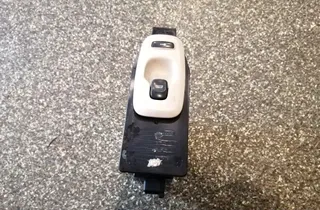 VOLVO V70 2 generation (2000-2008) Bakre höger dörrfönsterkontrollbrytare 30658147 33971383