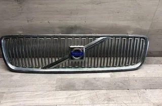 VOLVO V70 2 generation (2000-2008) Främre övre grill 08693346 34978372