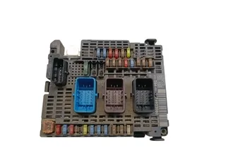 PEUGEOT 508 1 generation (2010-2020) Säkringsdosa 9674922080 33506989