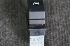 SEAT Leon 2 generation (2005-2012) Bakre höger dörrfönsterkontrollbrytare 7L6959855B 1779013