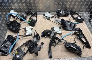 BMW X5 G05/G18 (2018-2024) Främre höger dörr Soft Close-enhet 7477699 33511032