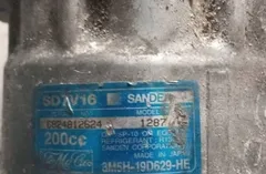 VOLVO V50 1 generation (2003-2012) Luftkonditioneringspump 6824812624,3M5H19D629HE 33121082