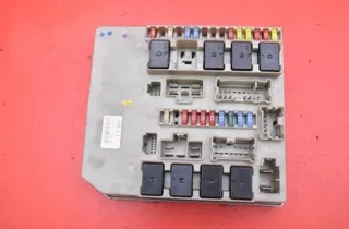 RENAULT Clio 5 generation (2019-2023) Säkringsbox 674658A 33481587