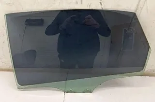 AUDI A4 B9/8W (2015-2024) Bakre vänster dörrglas 34985126