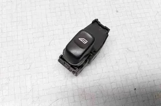 VOLVO V70 2 generation (2000-2008) Bakre höger dörrfönsterkontrollbrytare 30658696 32530050