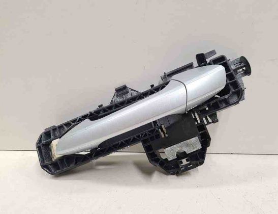 MERCEDES-BENZ C-Class W204/S204/C204 (2004-2015) Bakre vänstra dörrens yttre handtag A2047600734 32720384