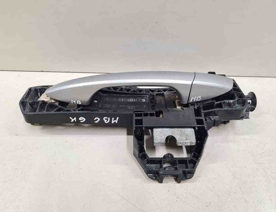 MERCEDES-BENZ C-Class W204/S204/C204 (2004-2015) Bakre vänstra dörrens yttre handtag A2047600734 32720384