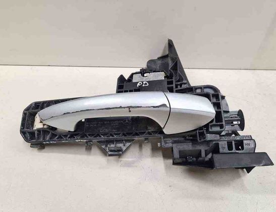 MERCEDES-BENZ C-Class W204/S204/C204 (2004-2015) Utvändigt handtag för skjutdörr på vänster sida A2047600834 32720385