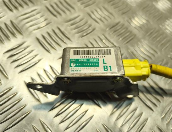SUBARU Legacy 3 generation (1998-2003) Vänster bakre krocksensor 2523001420,98235AE090 32930922