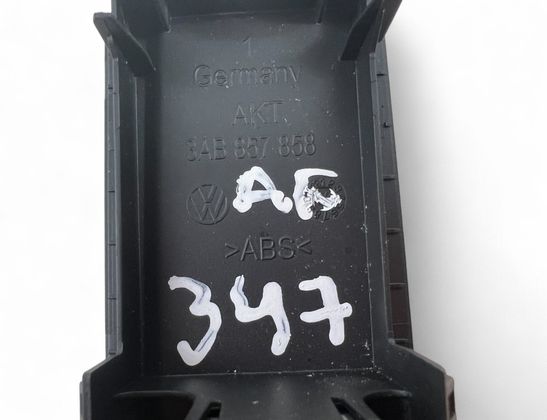 VOLKSWAGEN Passat B8 (2014-2023) Främre höger dörrfönsterbrytare 3AB857858 33031131