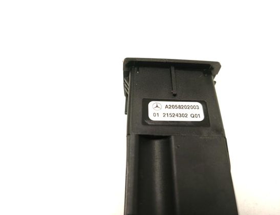 MERCEDES-BENZ C-Class W205/S205/C205 (2014-2023) Ytterligare anslutningar för musikspelare A2058202003 32802426