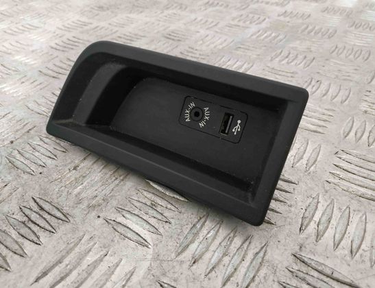 BMW 3 Series F30/F31 (2011-2020) Ytterligare anslutningar för musikspelare 9207358,51169207358 15475061