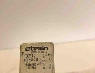 AUDI A5 8T (2007-2016) Bränslepumpsrelä 8E0951253 32605828