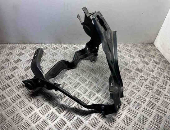 MERCEDES-BENZ C-Class W204/S204/C204 (2004-2015) Vänster strålkastarfäste A2046201191 30996391