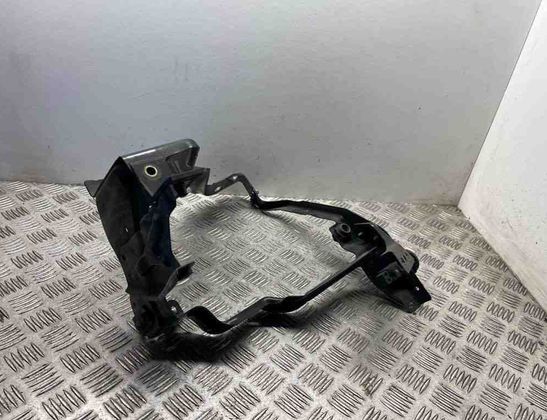 MERCEDES-BENZ C-Class W204/S204/C204 (2004-2015) Vänster strålkastarfäste A2046201191 30996391