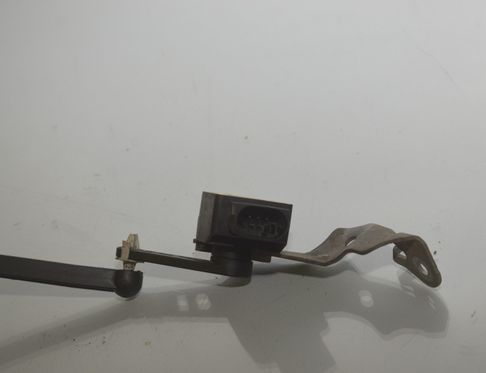 BMW 3 Series G20/G21/G28 (2018-2024) Vänster främre nivåsensor 6870000,37146870000,6860843,37146860843,6784072,37146784072,6788571,37146788571,6788569,37146788569 32854464