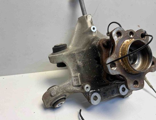 BMW 5 Series G30/G31 (2016-2023) Bakre höger hjulnav 6866338,6866336 28841678