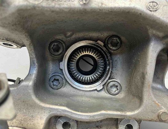 BMW 5 Series G30/G31 (2016-2023) Bakre höger hjulnav 6866338,6866336 28841678