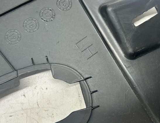 DODGE Durango 3 generation (2010-2024) Vänster pelare bak 6DF15TRMAA,66592,MT2371 32840601