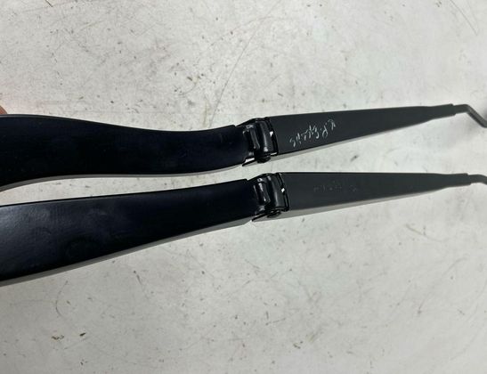 FORD USA Escape 4 generation (2019-2024) främre torkararmar LJ6B17527AB,LJ6B17526AB 32958699