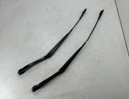 FORD USA Escape 4 generation (2019-2024) främre torkararmar LJ6B17527AB,LJ6B17526AB 32958699