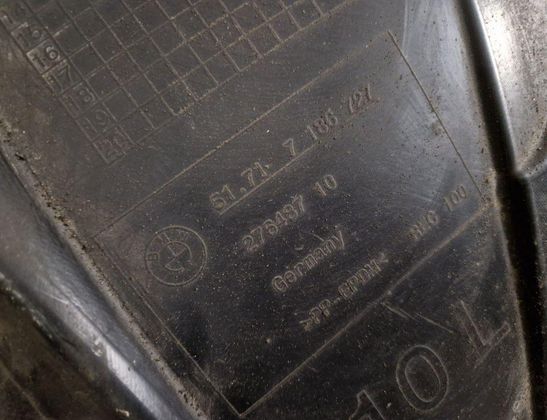 BMW 5 Series F10/F11 (2009-2017) Främre Vänster Inner Arch Liner 51717186727 32966677