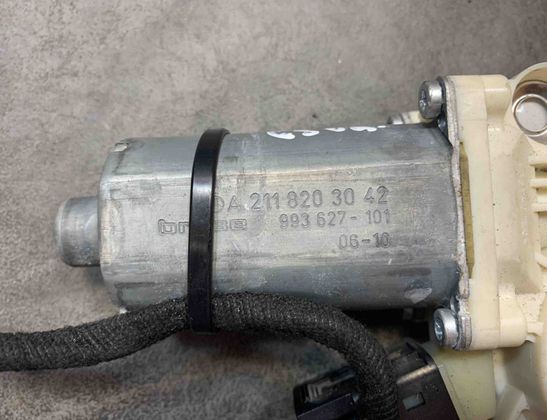 MERCEDES-BENZ E-Class W211/S211 (2002-2009) Främre höger dörr Fönsterkontrollmotor A2118203042 23347003