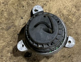 BMW 5 Series F10/F11 (2009-2017) Motorfäste på höger sida 6780264 32952850