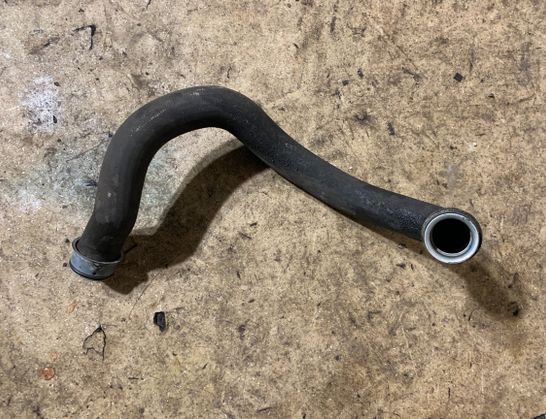 MERCEDES-BENZ CLS-Class C218/X218 (2011-2017) Kylvätskeslangrör 32999164