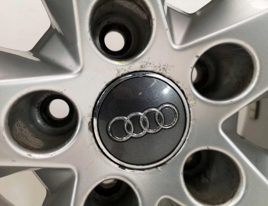 AUDI A4 B9/8W (2015-2024) Hjulsats (utan däck) 8W0601025D 32845009